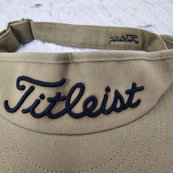 Titleist New Era Tan Golf Visor Hat Cap Adjustable 100% Cotton USA EUC Adult - Picture 2 of 9